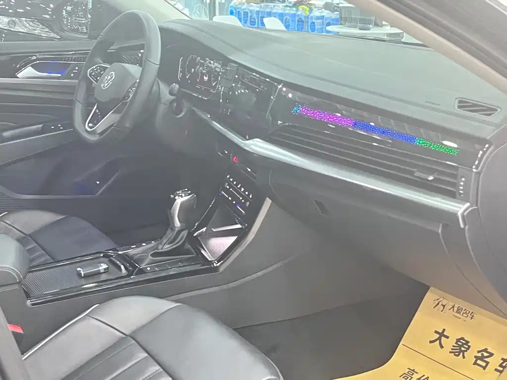 VOLKSWAGEN PASSAT 2023