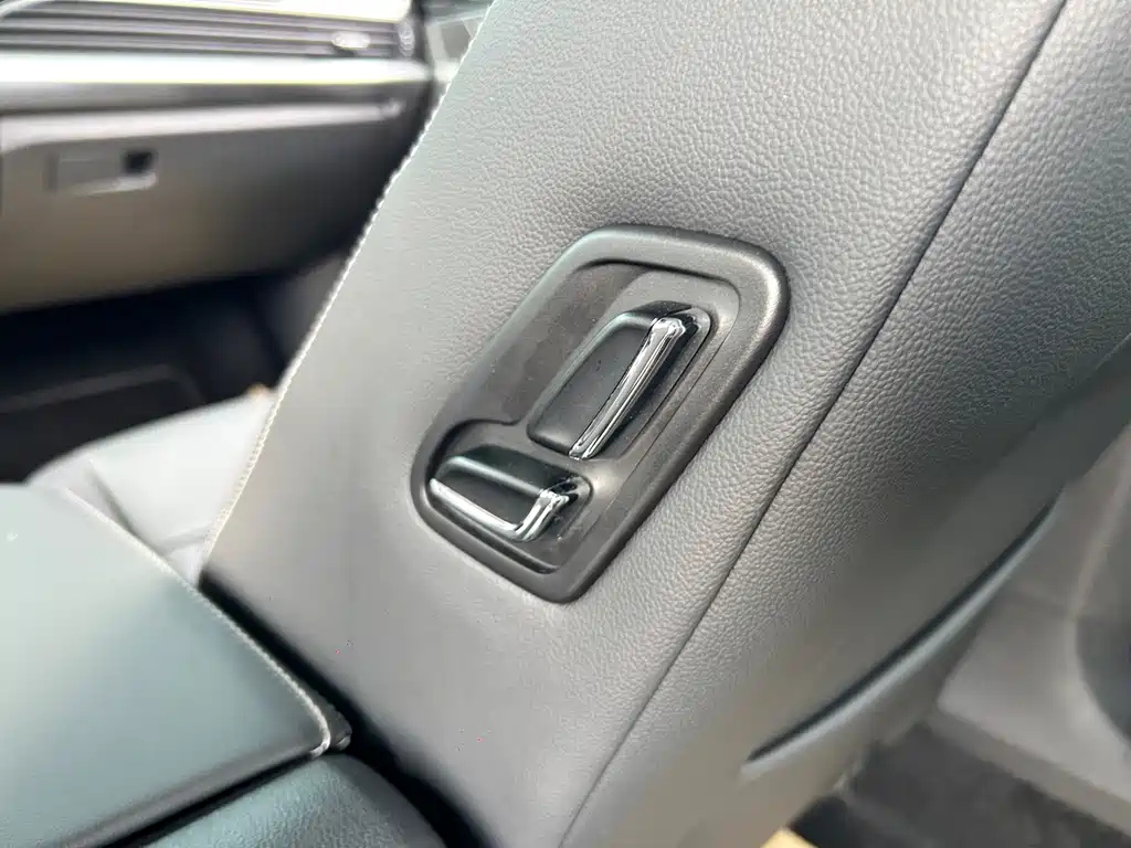 VOLKSWAGEN PASSAT 2023