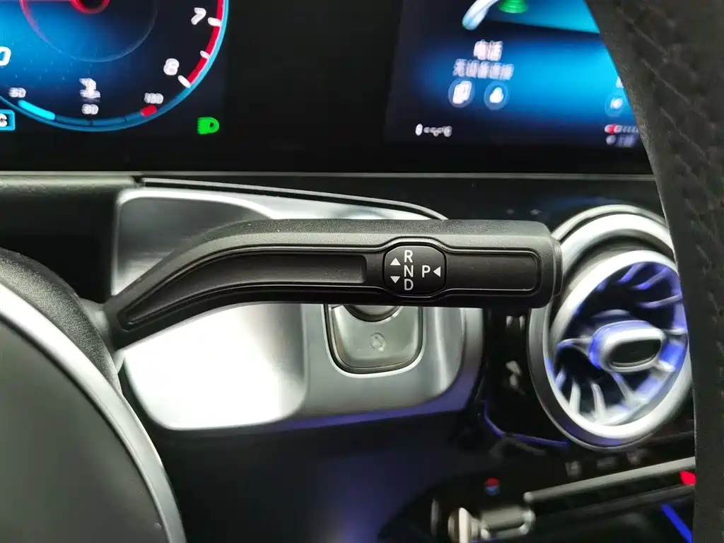 MERCEDES BENZ GLB 2021