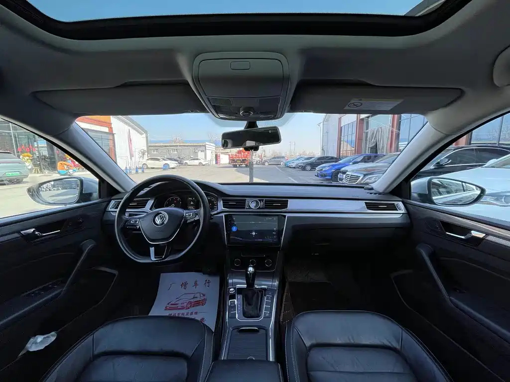 VOLKSWAGEN PASSAT 2018