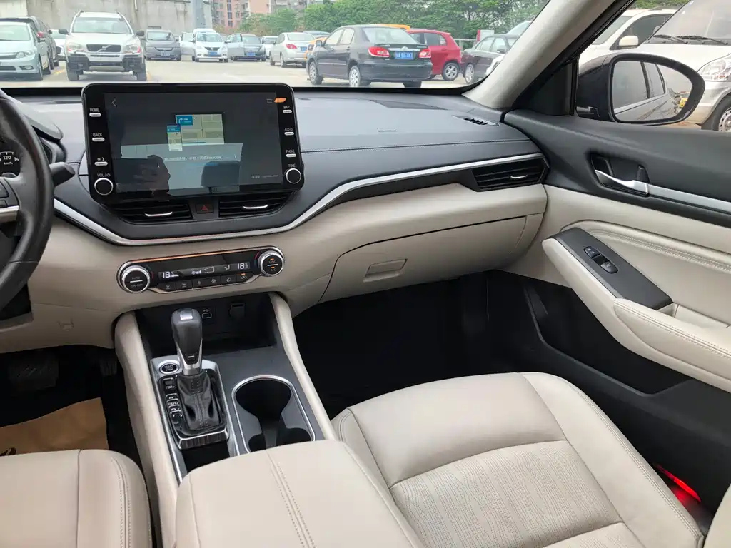 NISSAN TEANA 2020