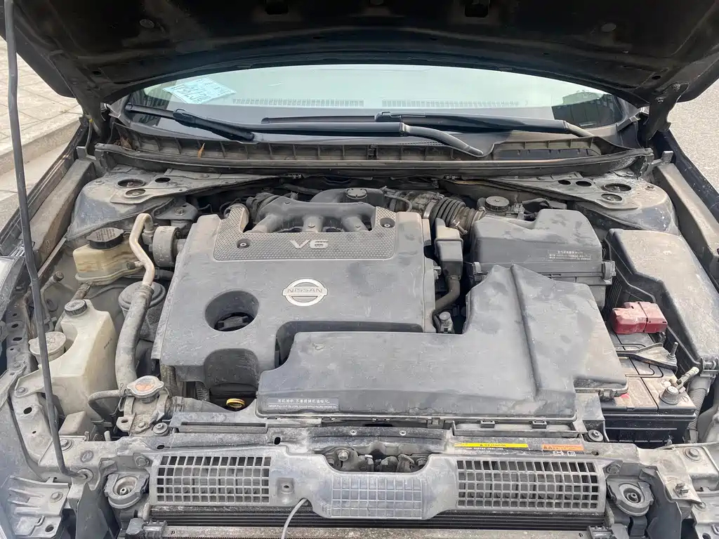 NISSAN TEANA 2010