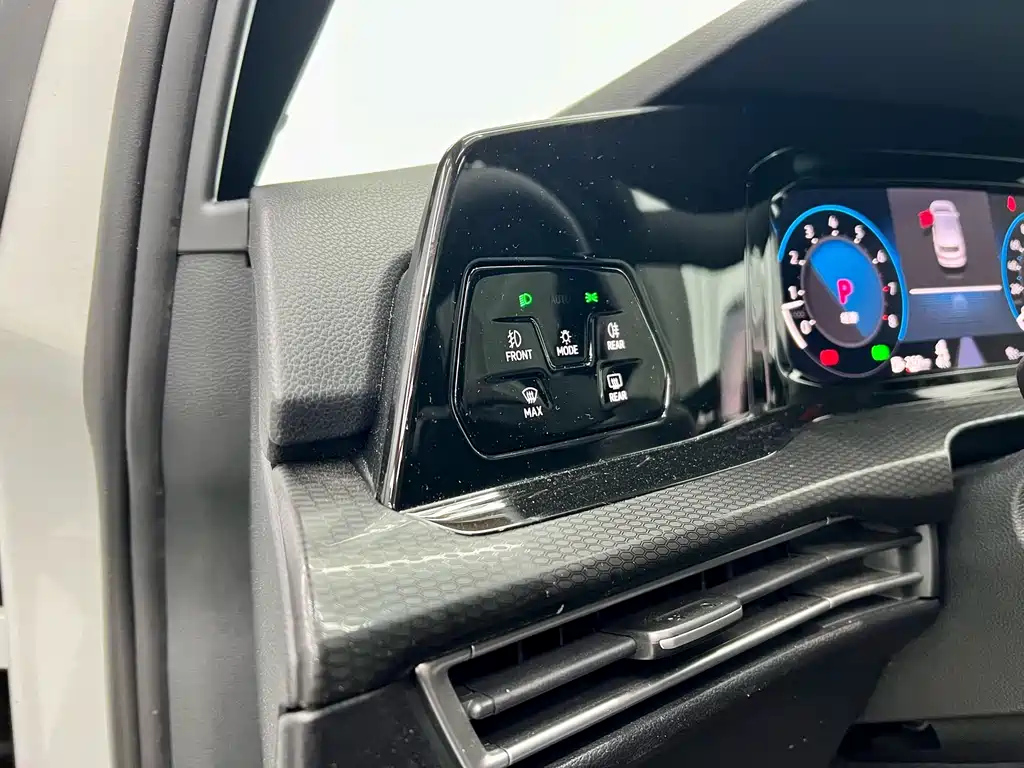 VOLKSWAGEN GOLF 2022