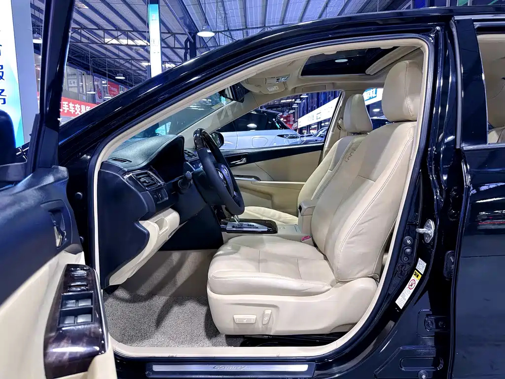 TOYOTA CAMRY 2016