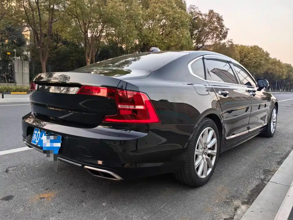VOLVO S90 2019