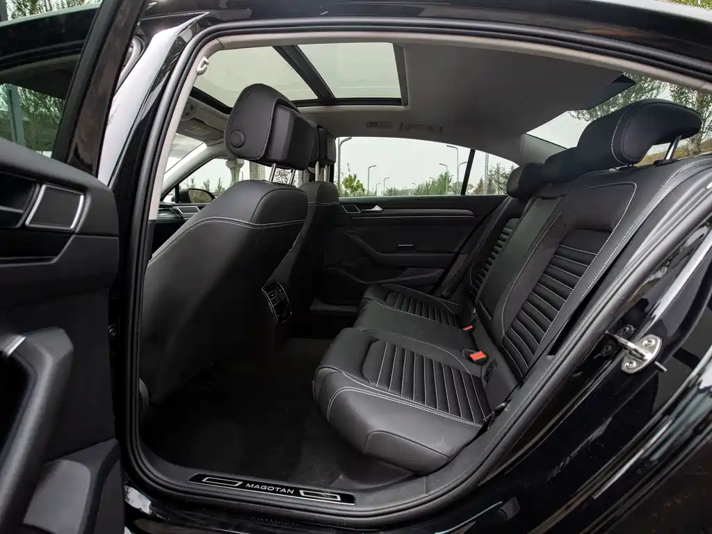 VOLKSWAGEN MAGOTAN 2021