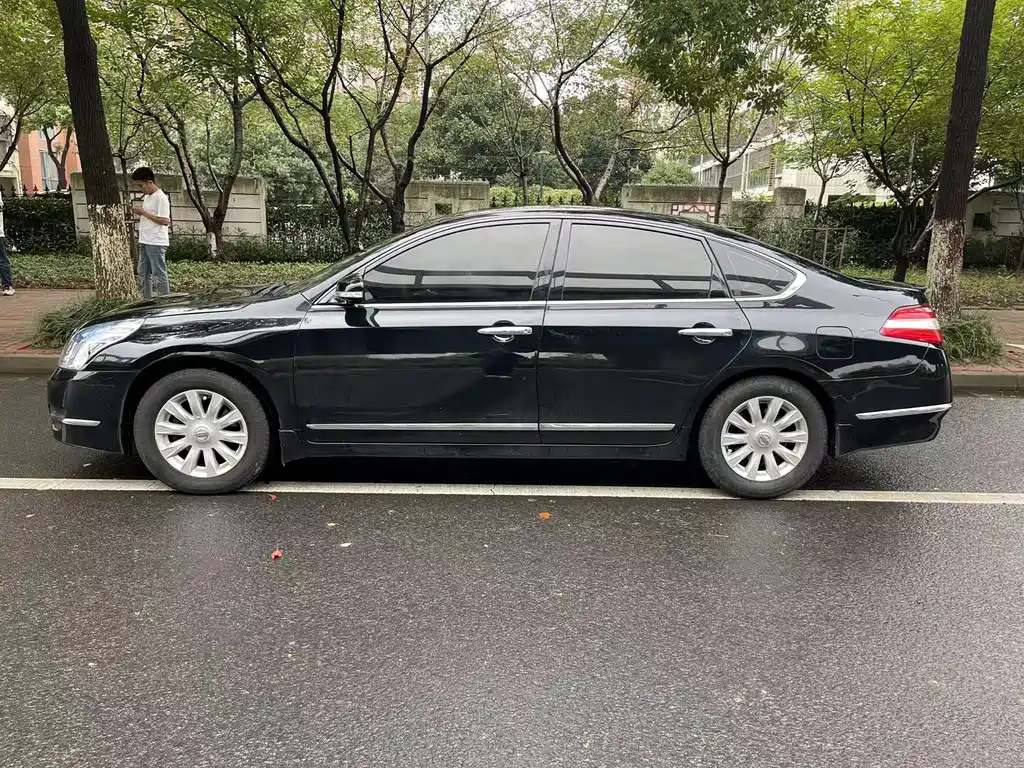 NISSAN TEANA 2010