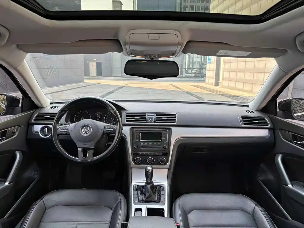 VOLKSWAGEN PASSAT 2016