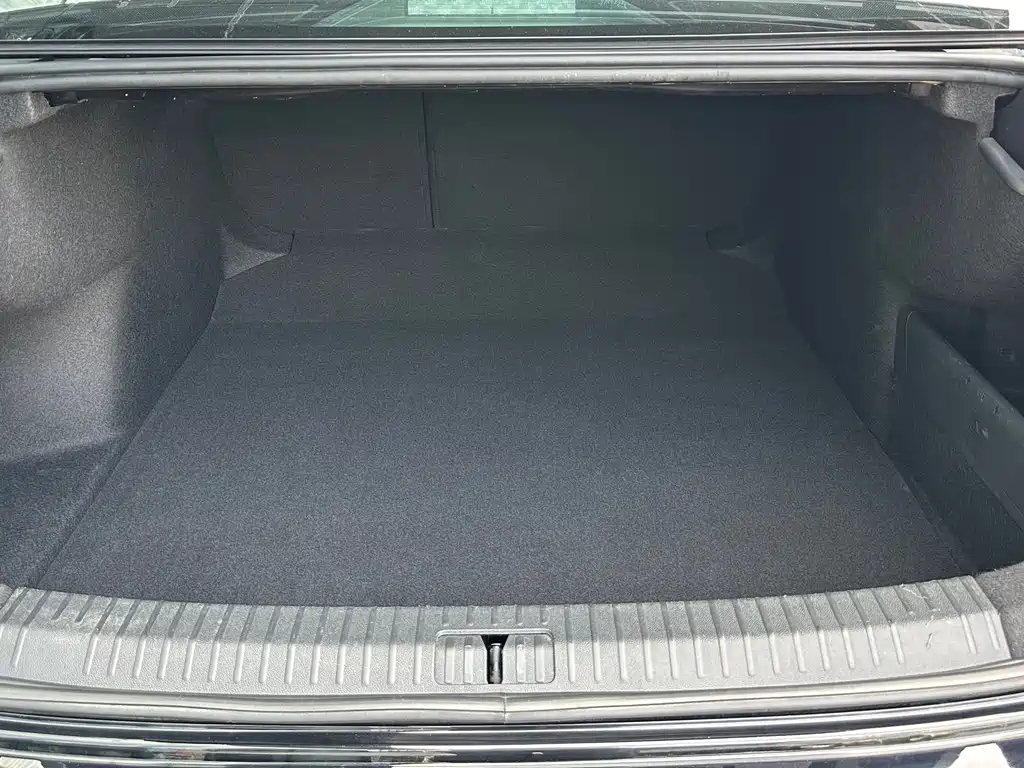 VOLKSWAGEN PASSAT 2021