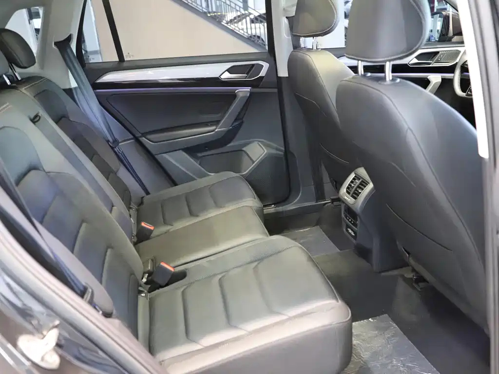 VOLKSWAGEN TAYRON 2020