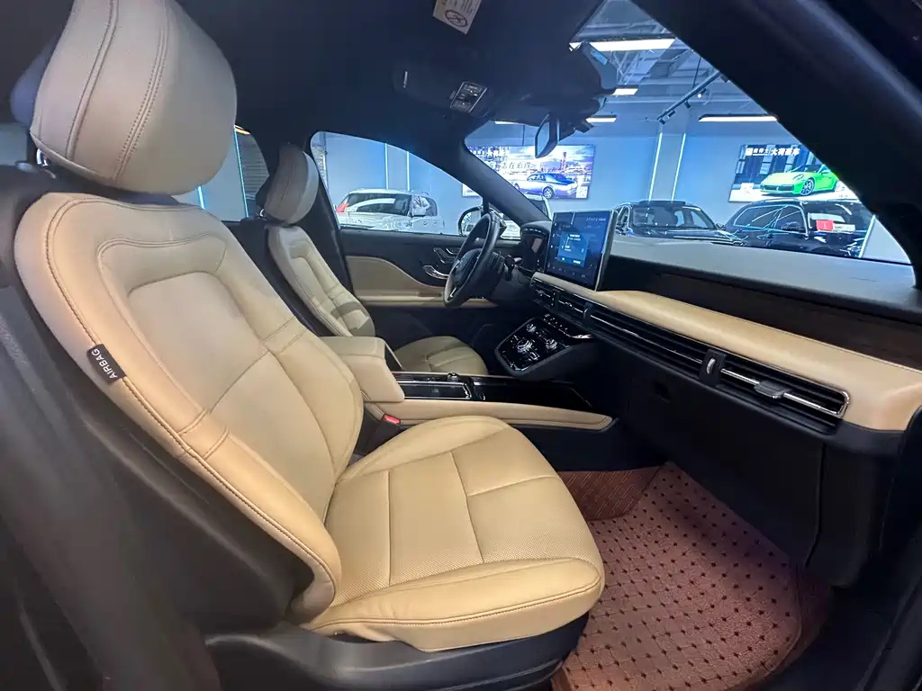 LINCOLN ADVENTURER 2021