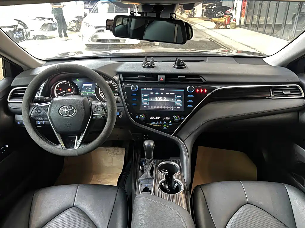 TOYOTA CAMRY 2020