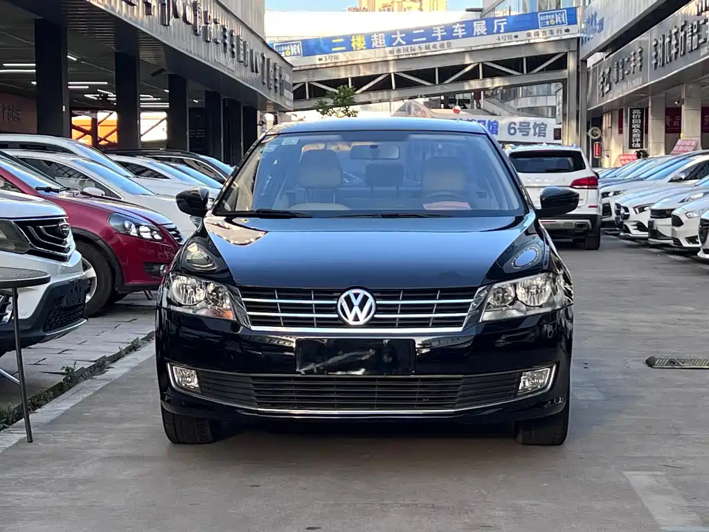 VOLKSWAGEN LAVIDA 2012