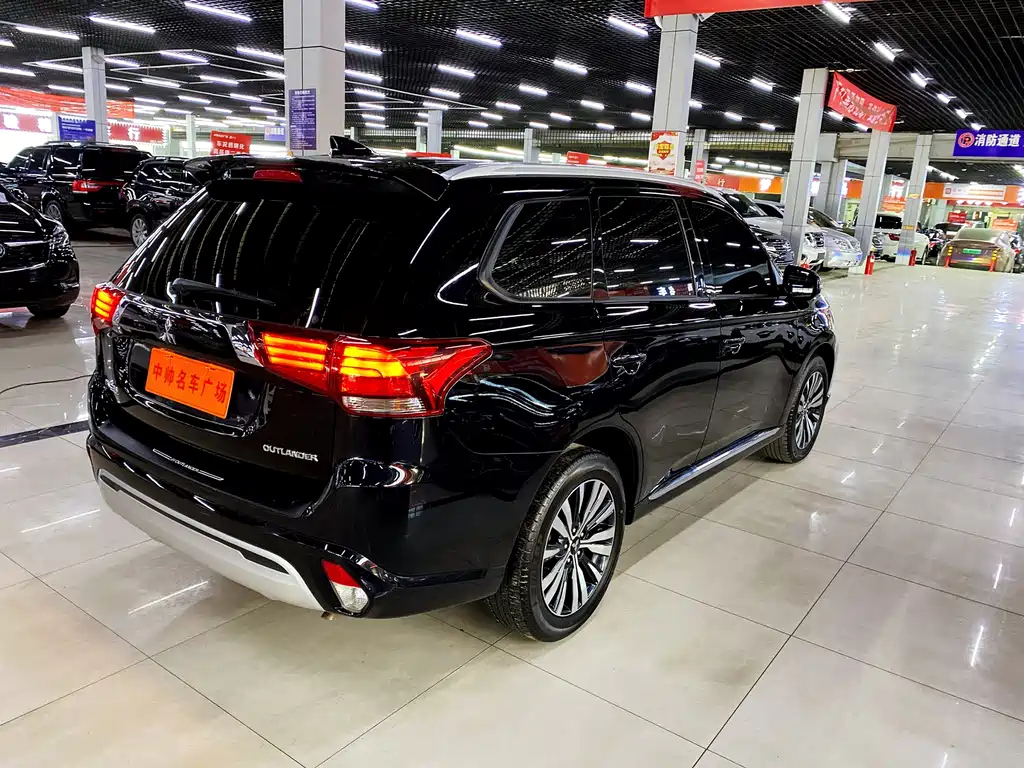 MITSUBISHI OUTLANDER 2022