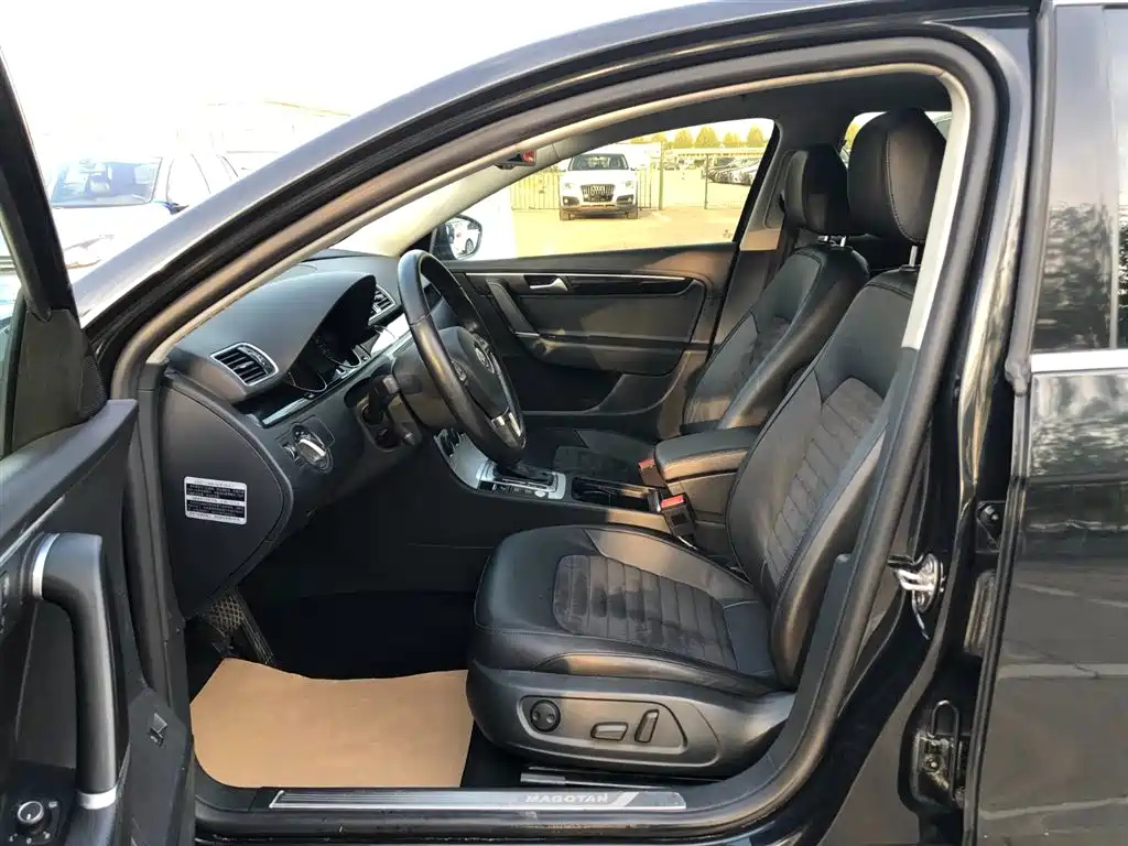 VOLKSWAGEN MAGOTAN 2016