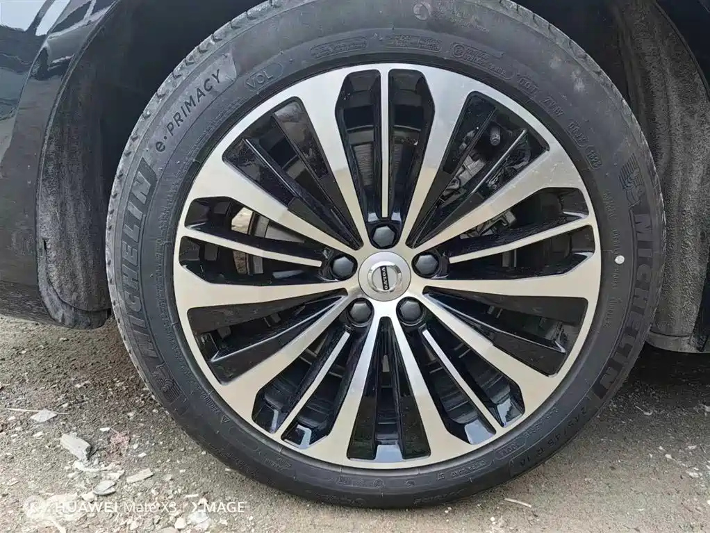 VOLVO S90 2023