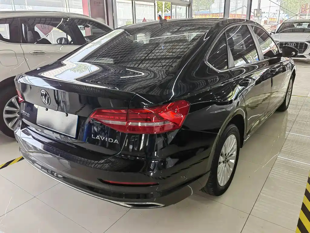 VOLKSWAGEN LAVIDA 2021