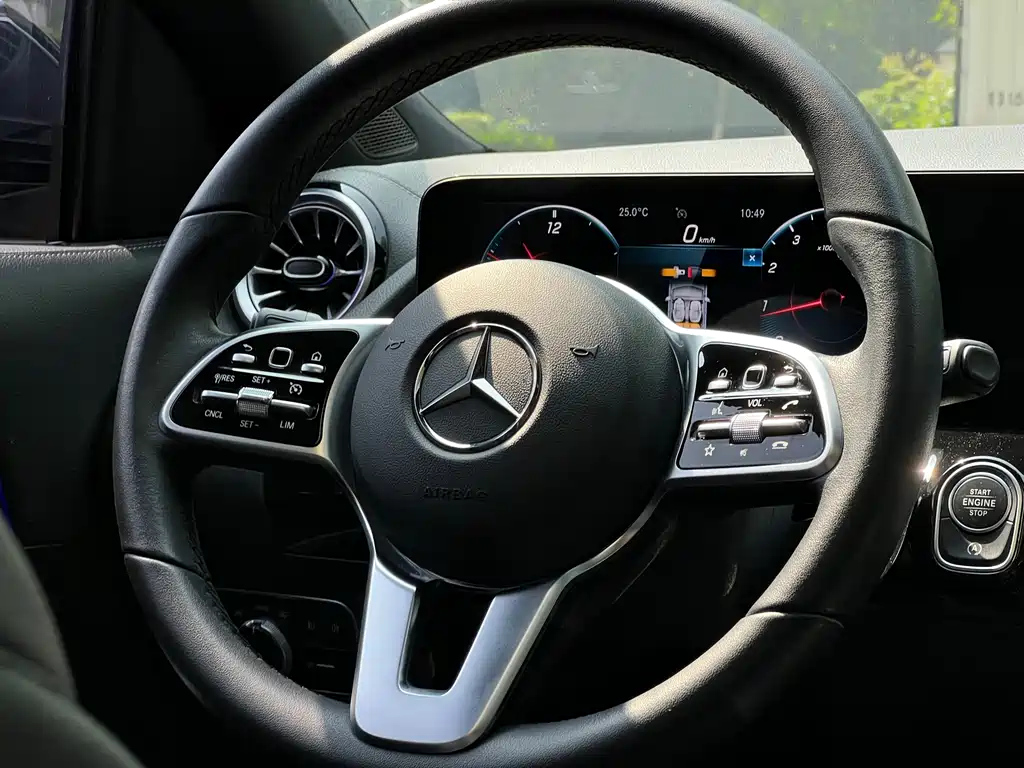 MERCEDES BENZ GLA 2021