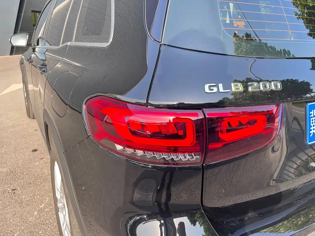 MERCEDES BENZ GLB 2023