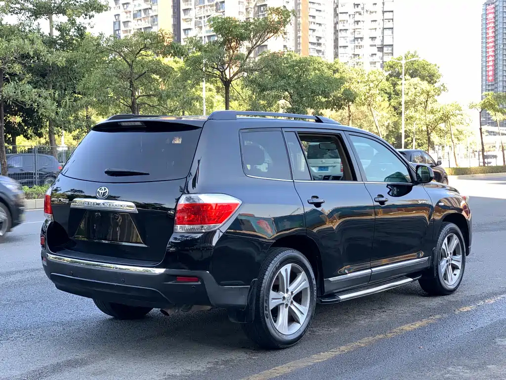 TOYOTA HIGHLANDER 2013