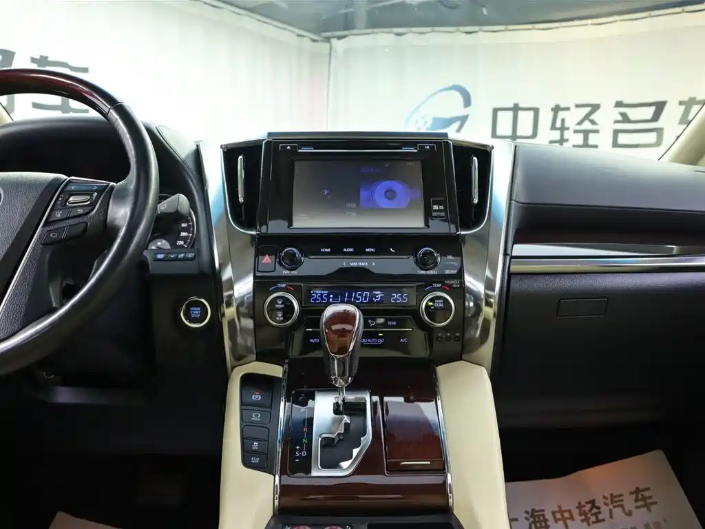 TOYOTA ALPHARD 2017