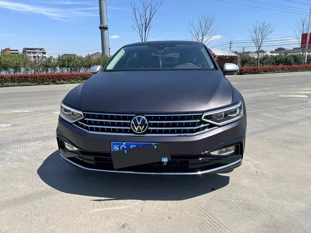 VOLKSWAGEN MAGOTAN 2023