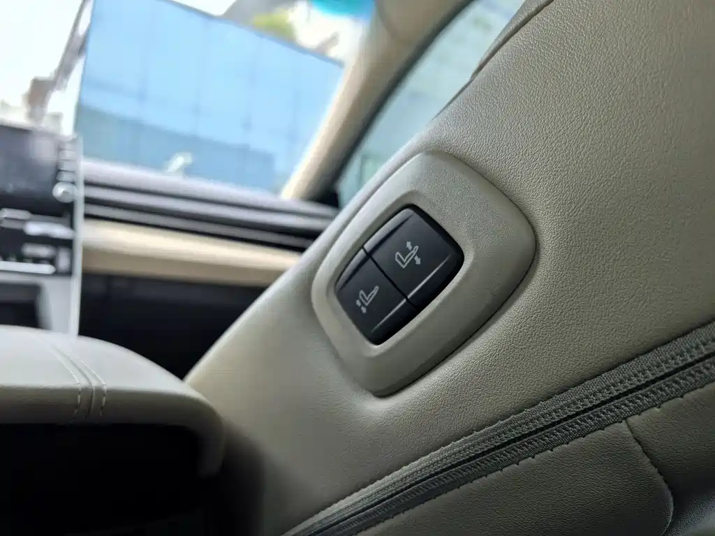 TOYOTA AVALON 2020
