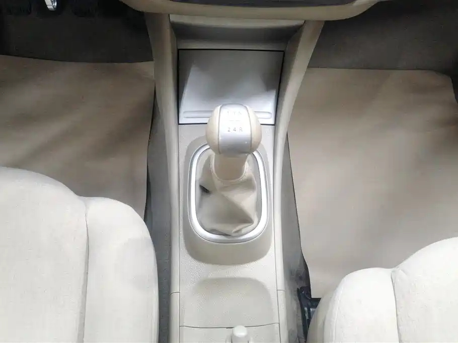 NISSAN SYLPHY 2016