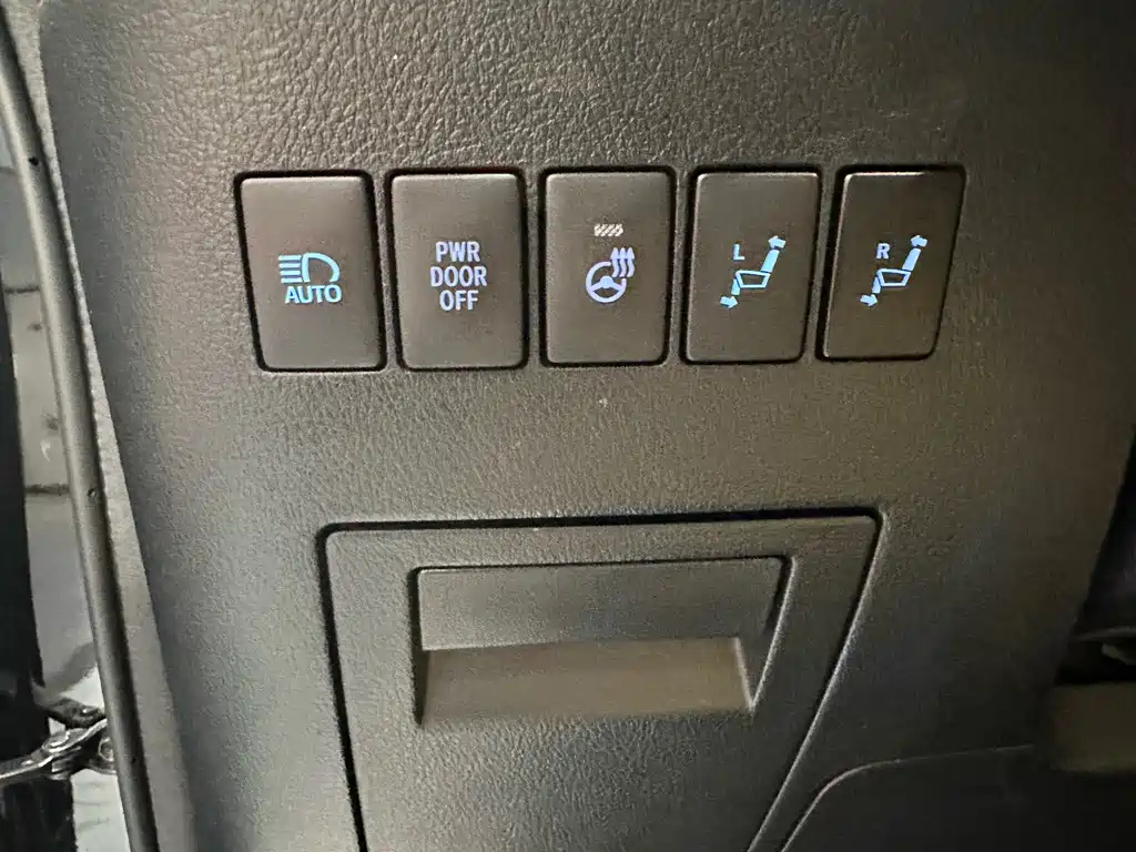TOYOTA ALPHARD 2017