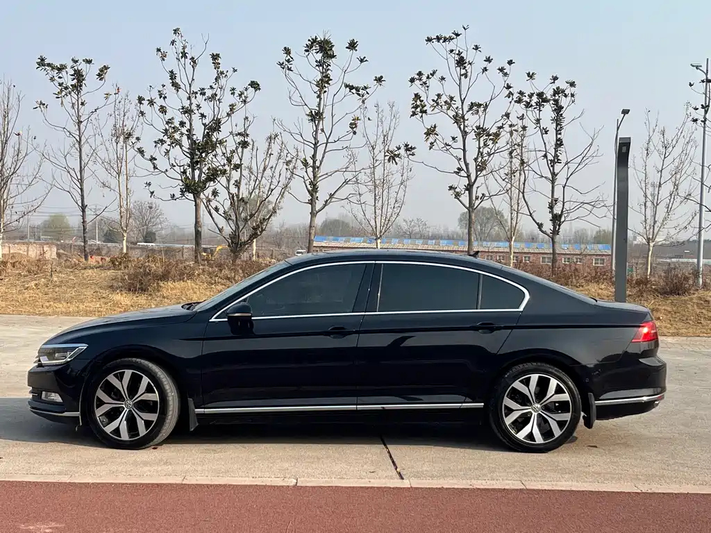 VOLKSWAGEN MAGOTAN 2020