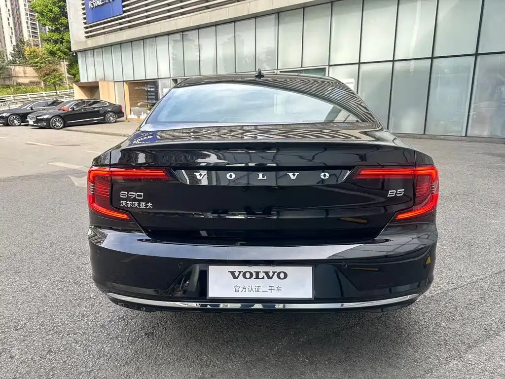 VOLVO S90 2022
