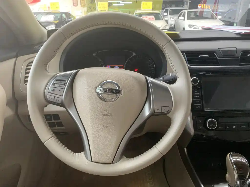 NISSAN TEANA 2015