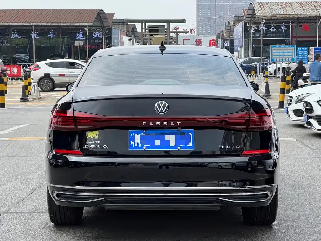 VOLKSWAGEN PASSAT 2023