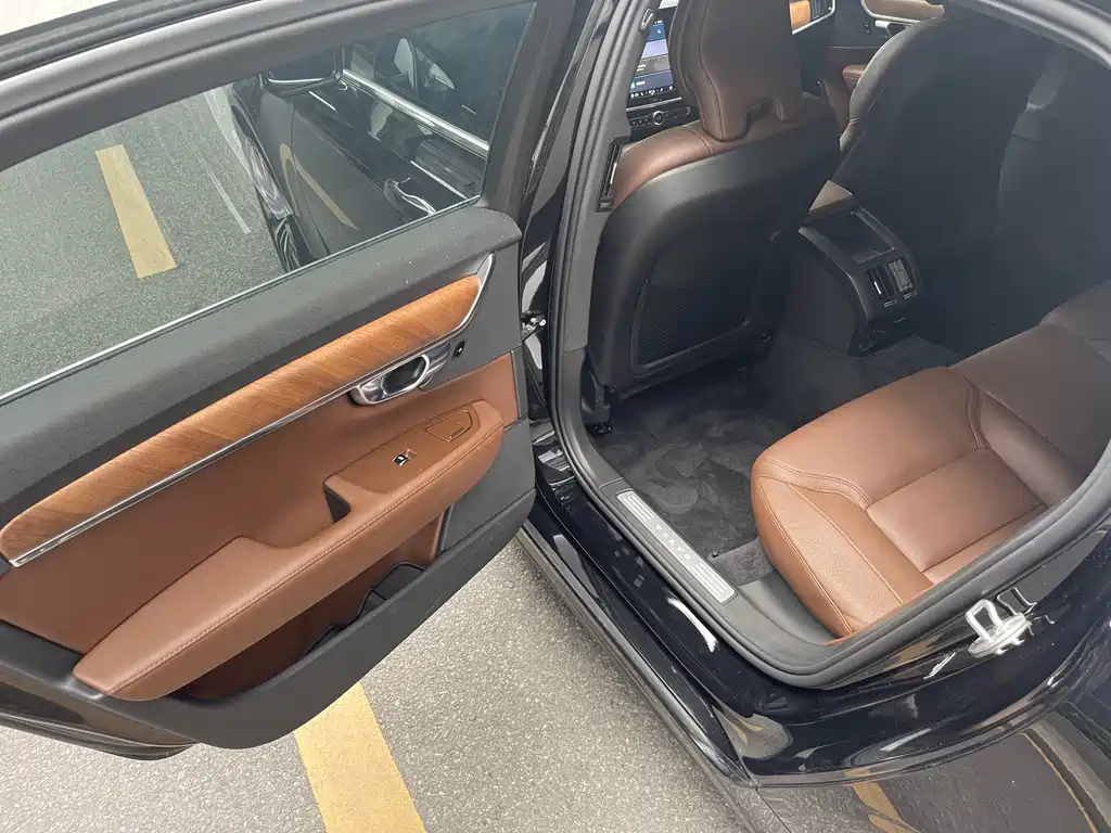 VOLVO S90 2022