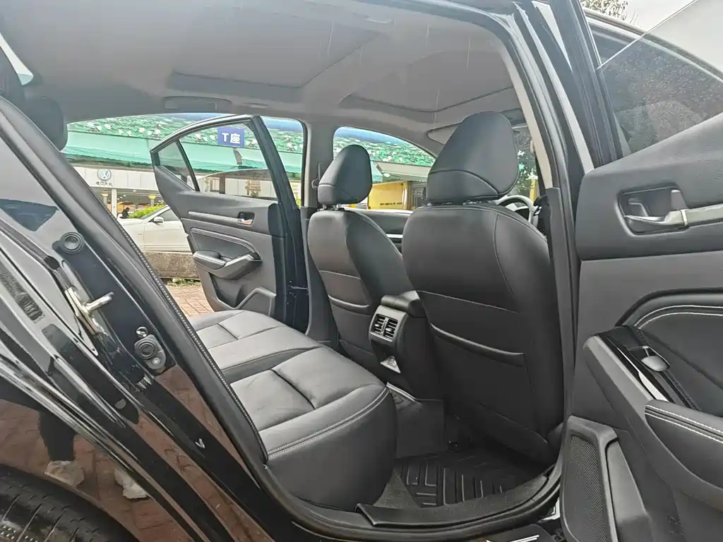 NISSAN TEANA 2022