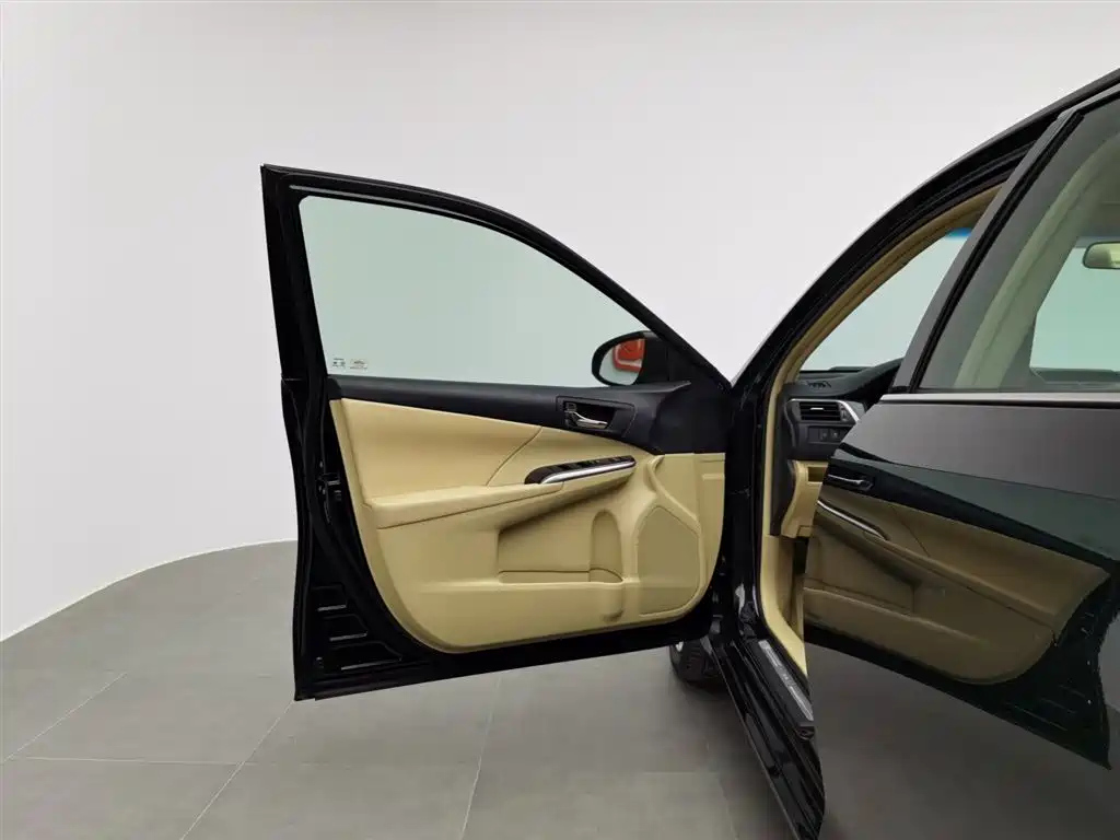 TOYOTA CAMRY 2016