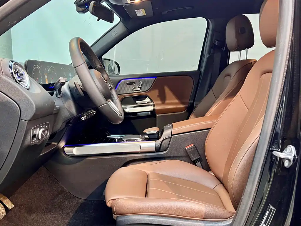 MERCEDES BENZ GLB 2023