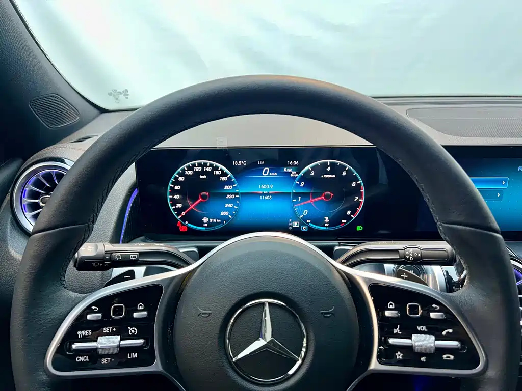 MERCEDES BENZ GLB 2023