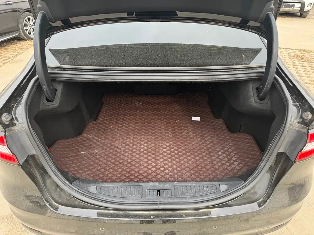 FORD TAURUS 2021