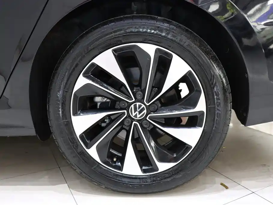 VOLKSWAGEN PASSAT 2022