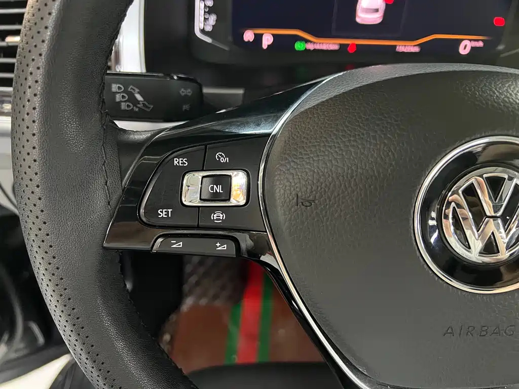 VOLKSWAGEN TOURAN 2021