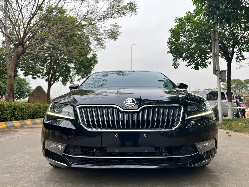 SKODA SUPERB 2017
