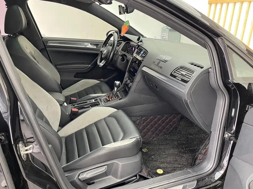 VOLKSWAGEN GOLF 2020