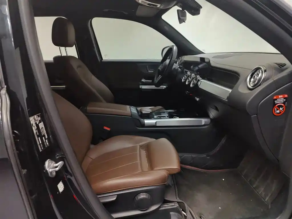 MERCEDES BENZ GLB 2021