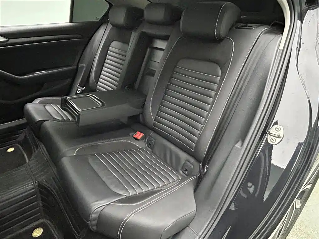 VOLKSWAGEN MAGOTAN 2020