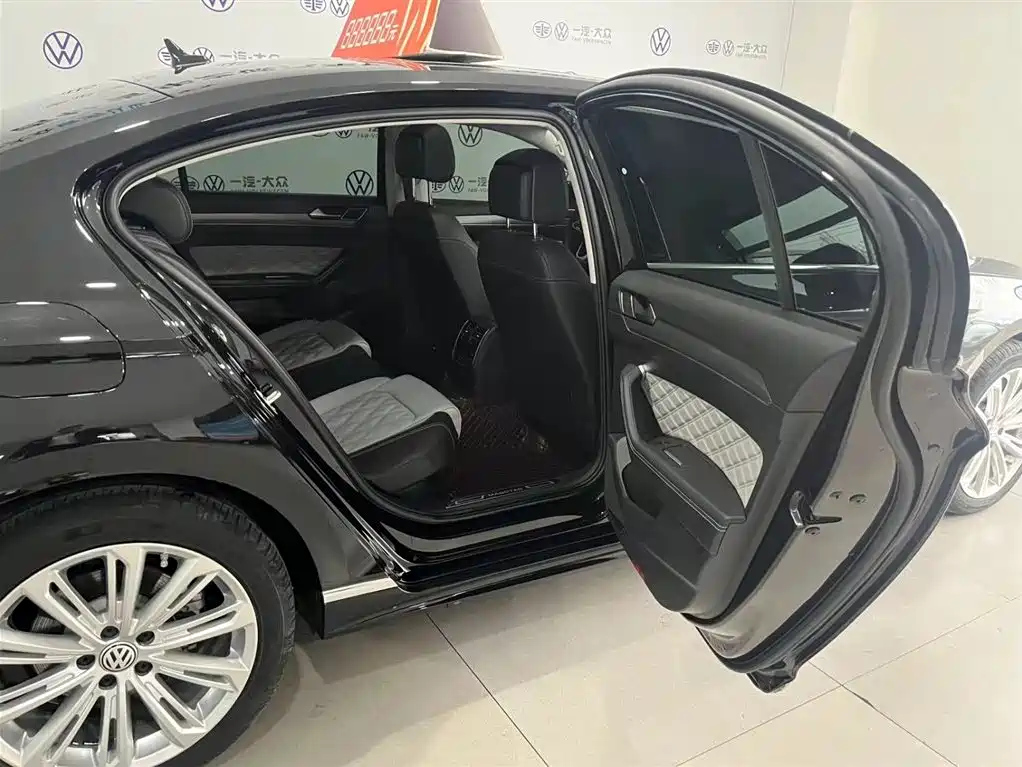 VOLKSWAGEN MAGOTAN 2023