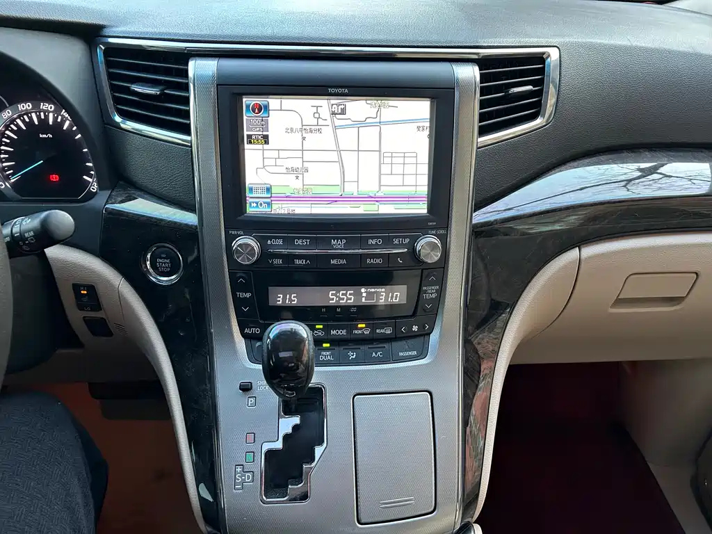 TOYOTA ALPHARD 2015
