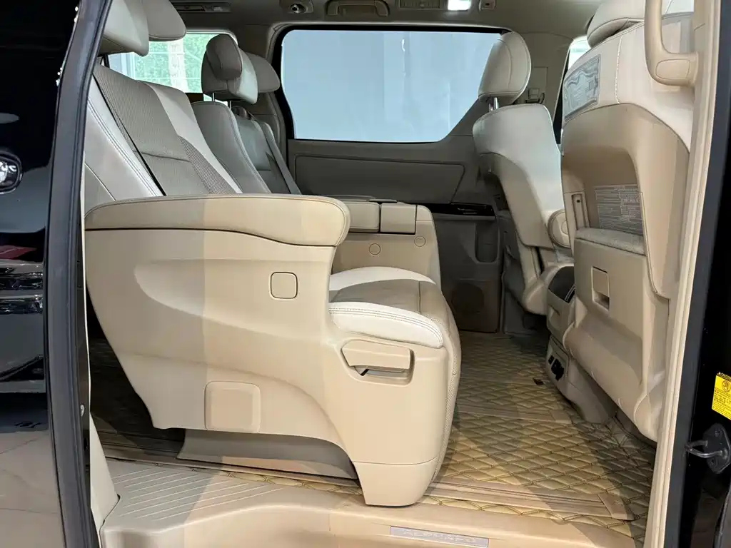 TOYOTA ALPHARD 2015