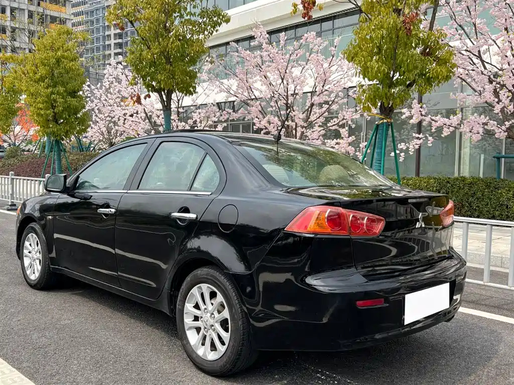 MITSUBISHI LANCER EX 2012