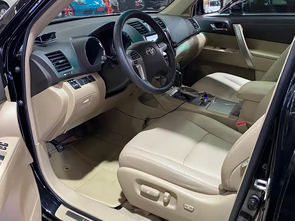 TOYOTA HIGHLANDER 2014